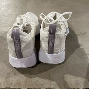 Nike Air Zoom Tempo NEXT% 8.5 in white